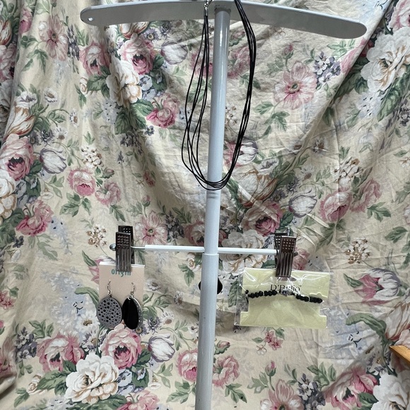 Jewelry bundle - Picture 11 of 12